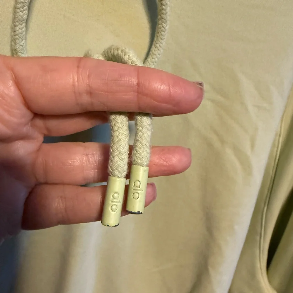 Alo Yoga Cropped Double Take Hoodie Sz Medium Iced Green Tea Pastel Sweatshirt
